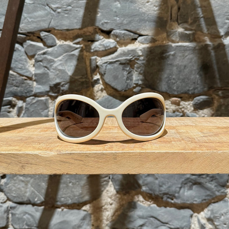Front view of Gucci 1381 Beige Shield Frame Injection Sunglasses