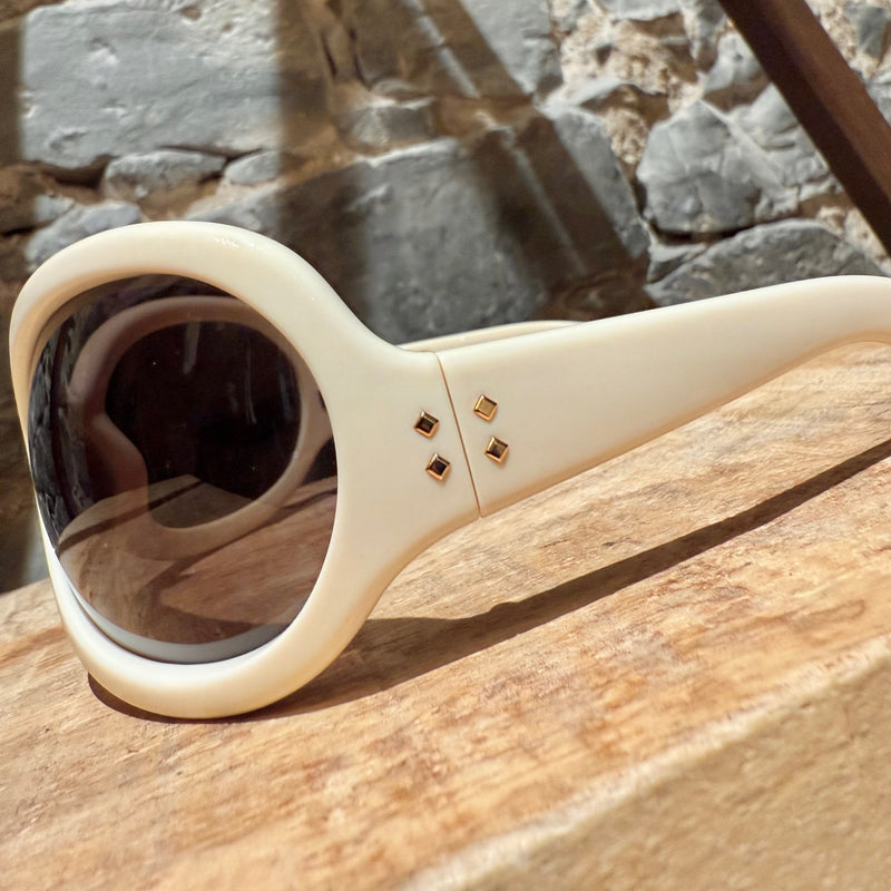 A side view of Gucci 1381 Beige Shield Frame Injection Sunglasses