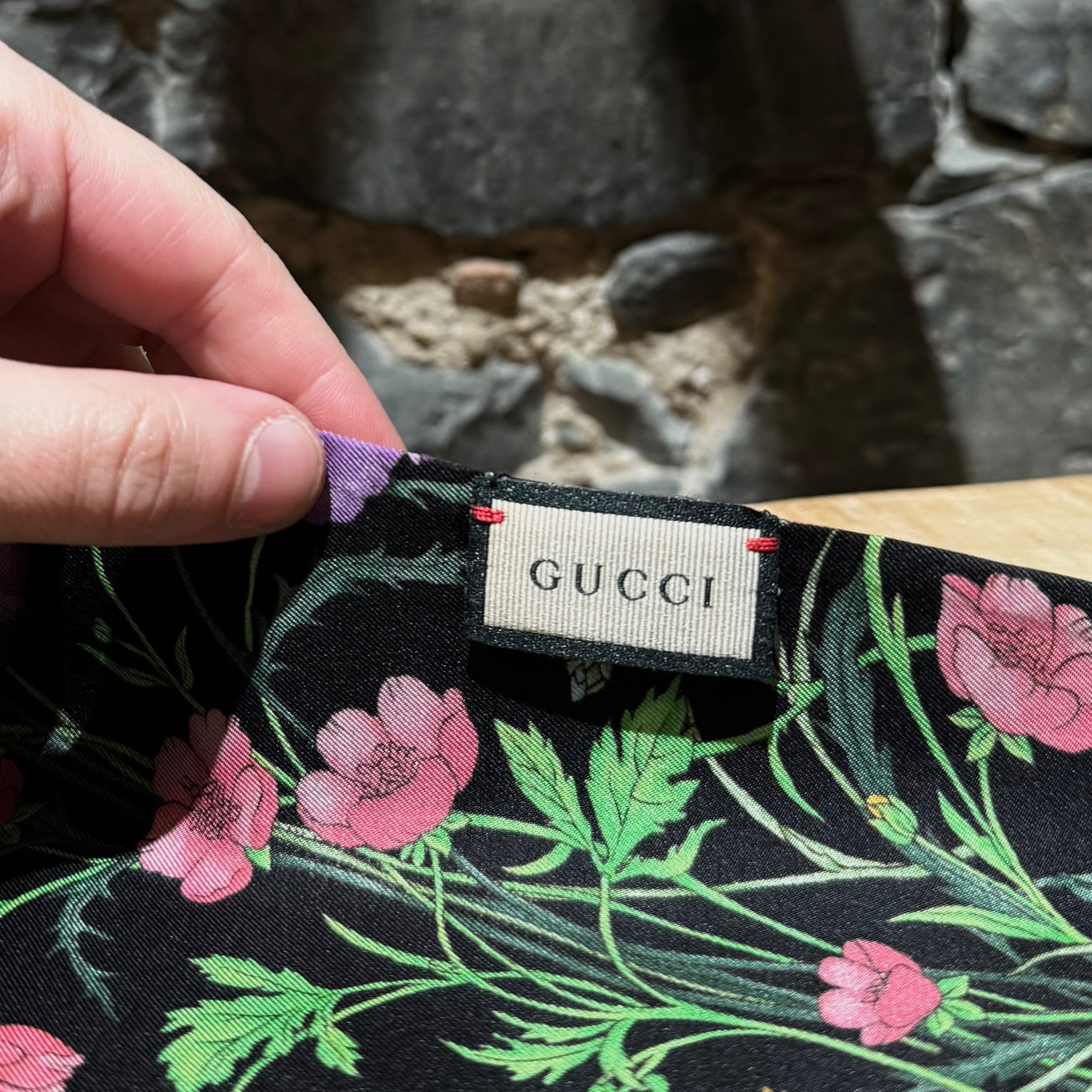 Gucci Black Flora Print Silk Neck Bow Scarf – Boutique LUC.S