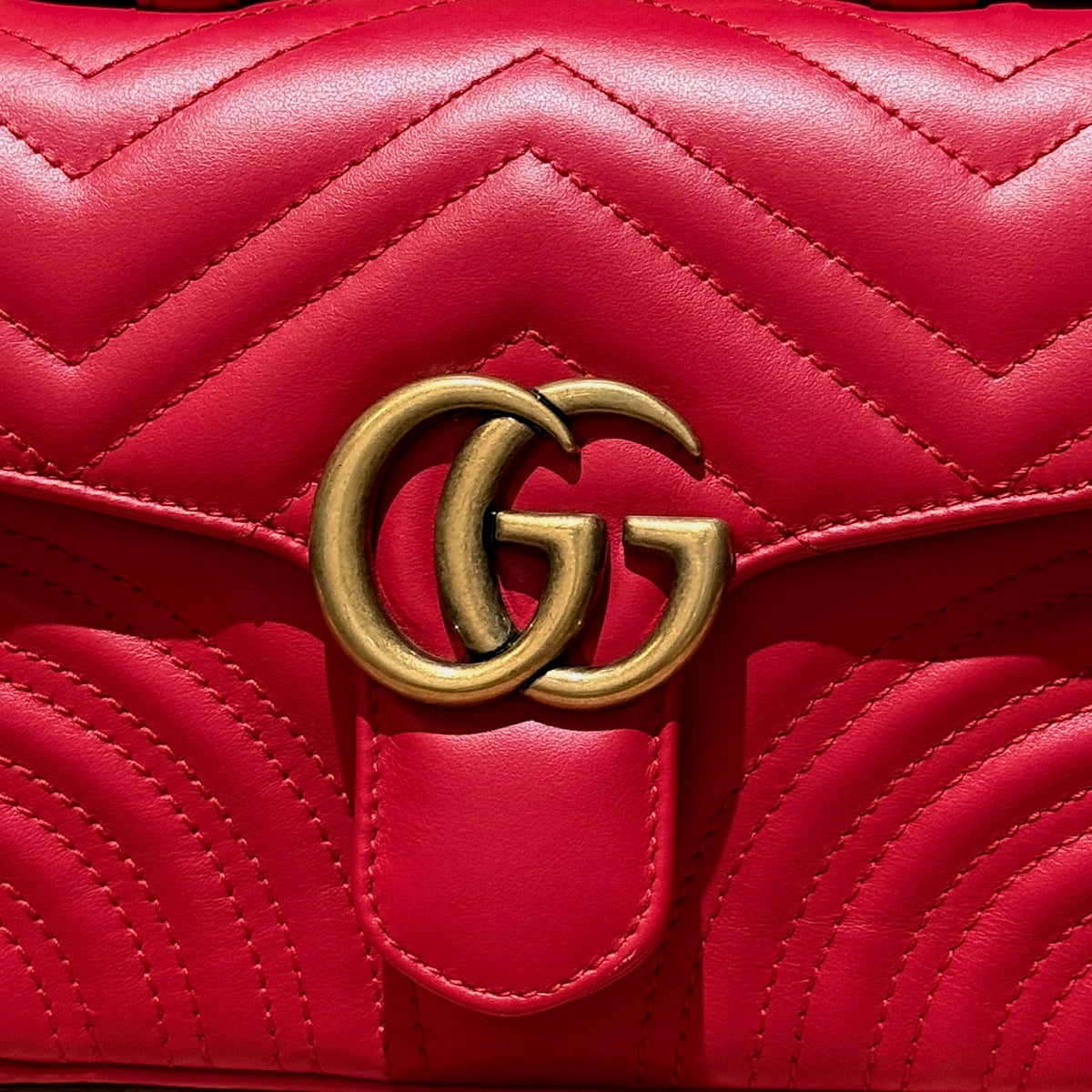 Gucci Red GG Marmont Mini Top Handle Bag With Chain – Boutique LUC.S