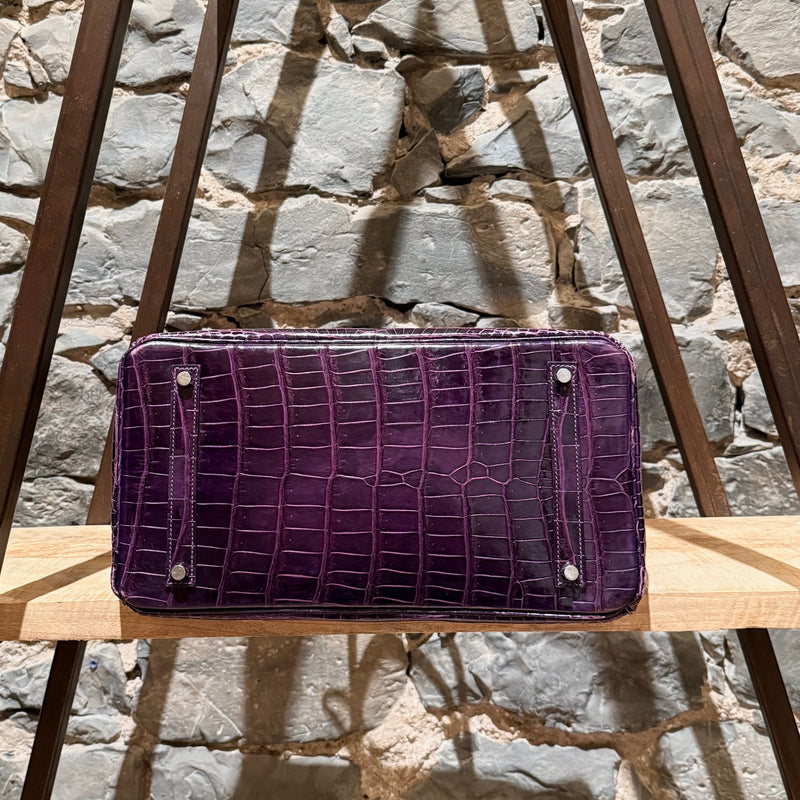 Bottom view of Hermès 2014 Shiny Porosus Crocodile Birkin Bag featuring protective palladium feet