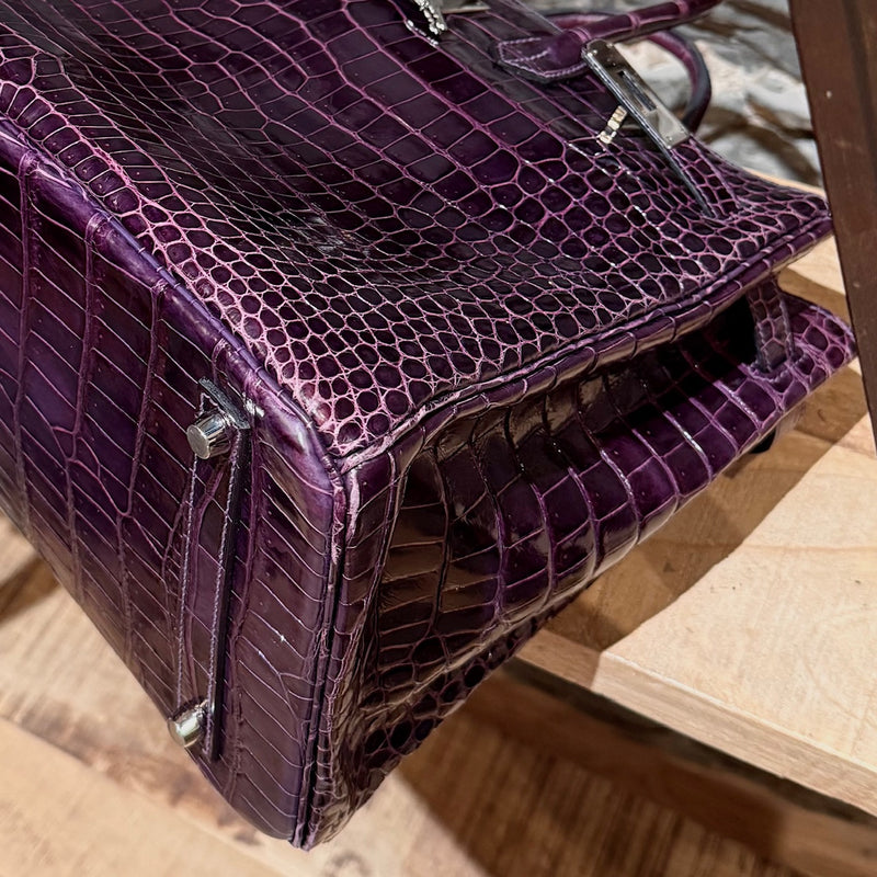 Bottom view of Hermès 2014 Shiny Porosus Crocodile Birkin Bag featuring protective palladium feet