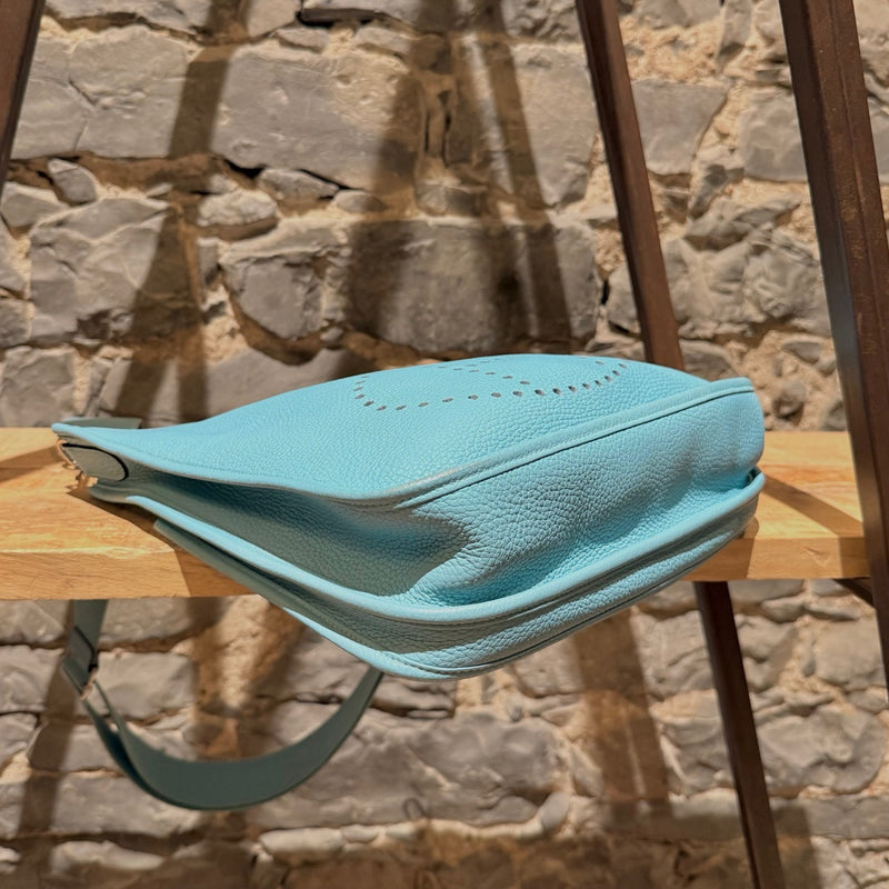 Bottom corners of Hermès 2015 Bleu Atoll Clemence Evelyne III Crossbody Bag