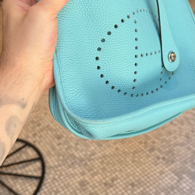 Close-up on Hermès 2015 Bleu Atoll Clemence Evelyne III Crossbody Bag