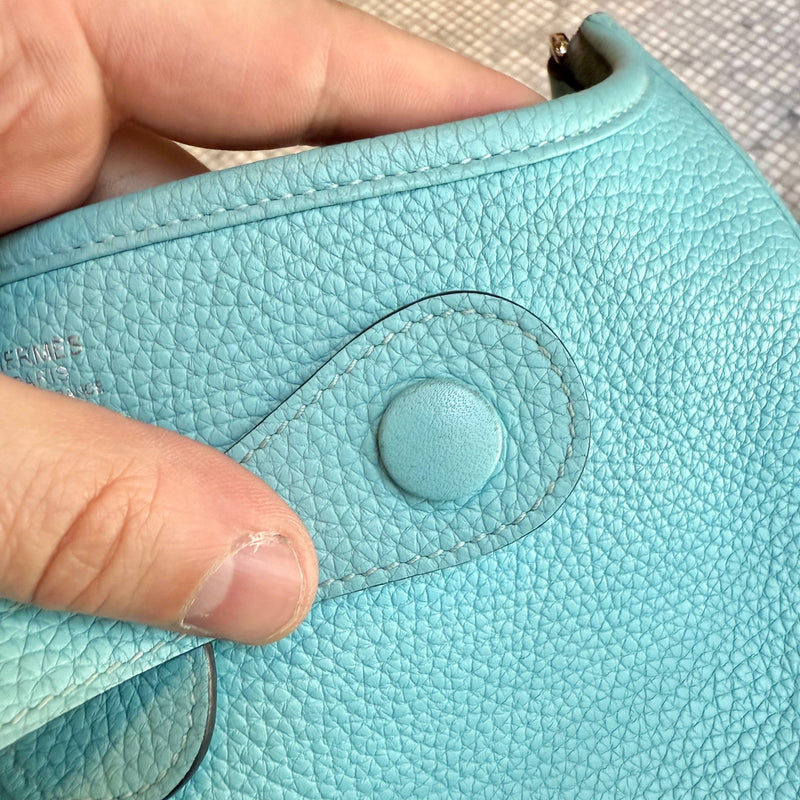 Close-up on Hermès 2015 Bleu Atoll Clemence Evelyne III Crossbody Bag