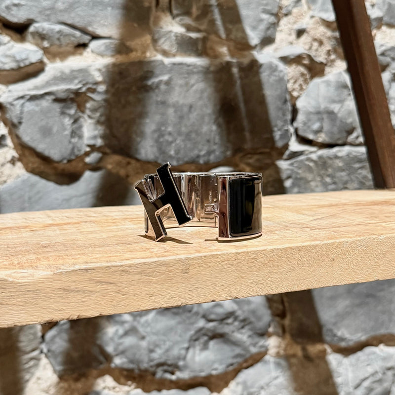 Closure of Hermès Black Enamel Extra Wide Clic Clac H PHW Bracelet