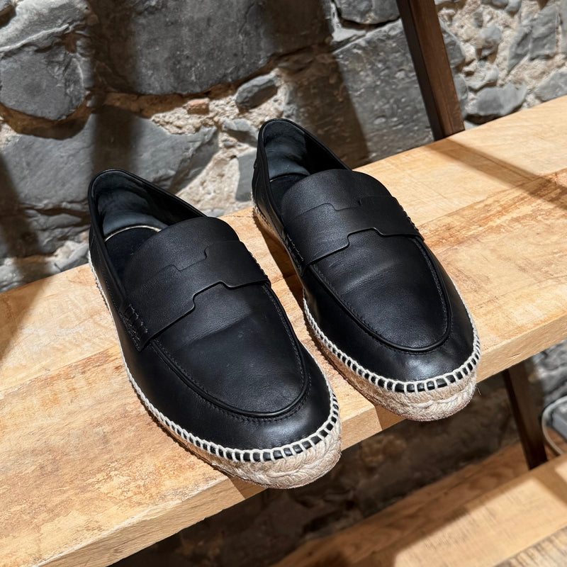 Toe box of Hermès Black Leather Trip H Mocassin Espadrilles