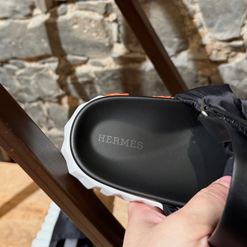 Branded insole of Hermès Black Nylon Electric Criss Cross Sandals