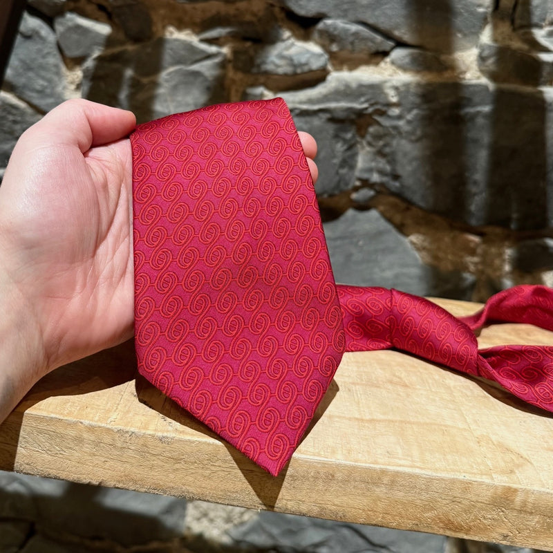 Hermès Chaine D'Ancre Pattern Raspberry Red Tonal Silk Tie