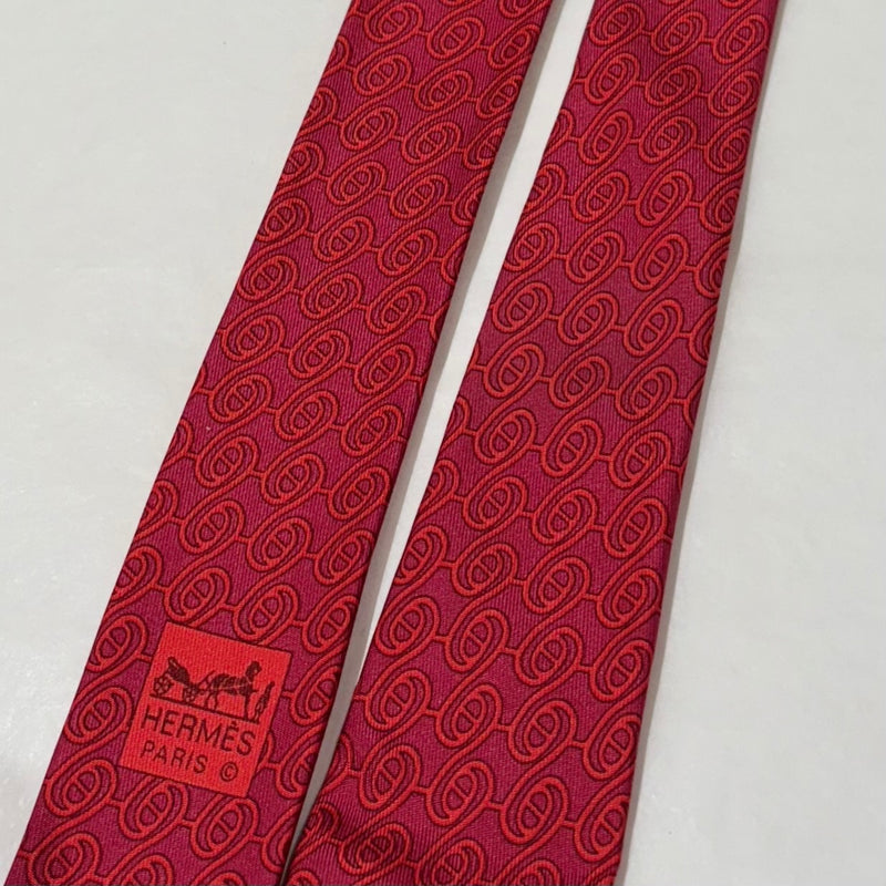 Hermès Chaine D'Ancre Pattern Raspberry Red Tonal Silk Tie