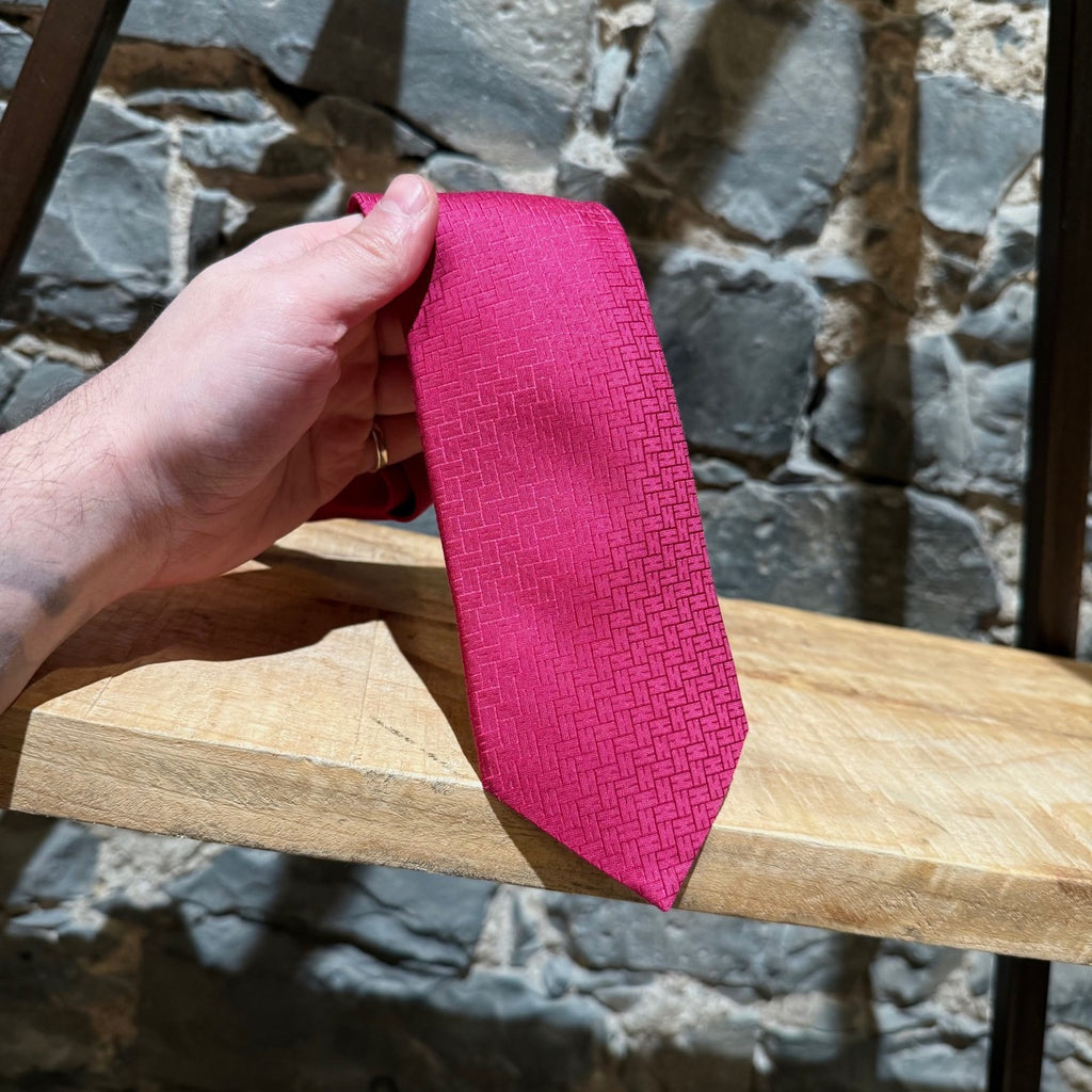 Close up of Hermès Fuchsia Tonal H Silk Tie