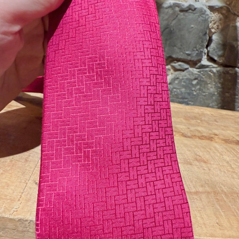 Close up 2 of Hermès Fuchsia Tonal H Silk Tie