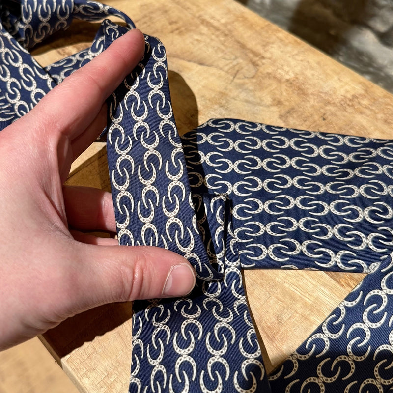 Minor defect of Hermès Horseshoe Prints Navy Silk Tie