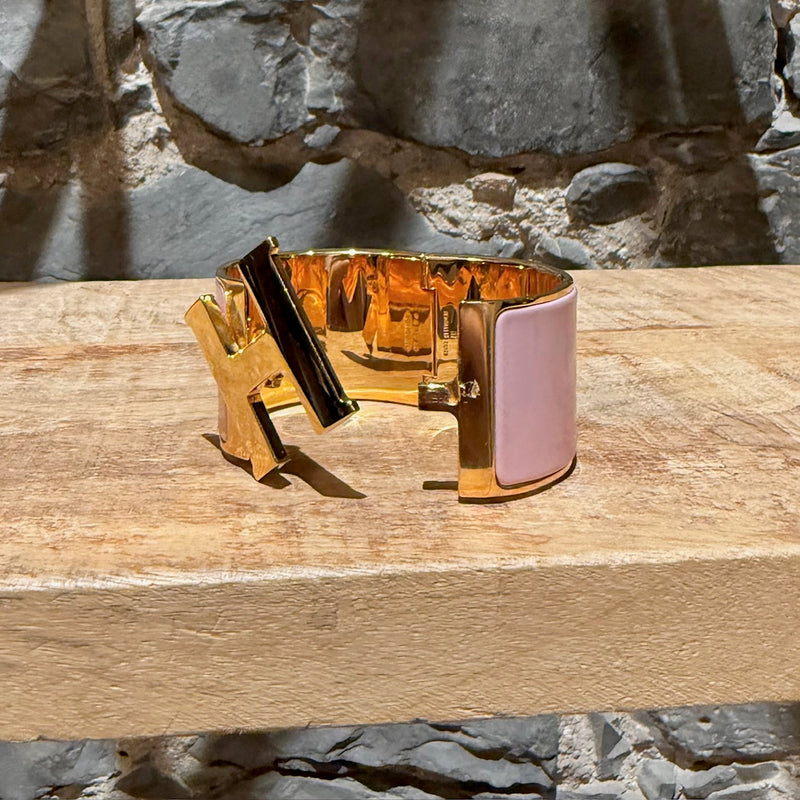Closure of Hermès Pink Enamel Extra Wide Clic Clac H Gold Plated Bracelet