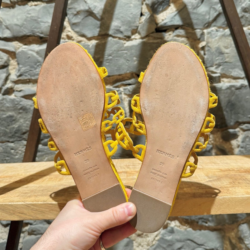 Outsoles of Hermès Yellow Ancone Thalassa Chaine d'Ancre Sandals