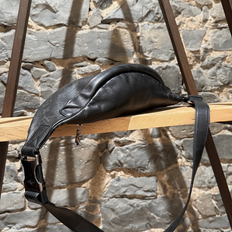 Louis Vuitton 2020 Black Eclipse Monogram Discovery Bumbag