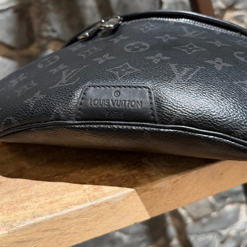 Louis Vuitton 2020 Black Eclipse Monogram Discovery Bumbag