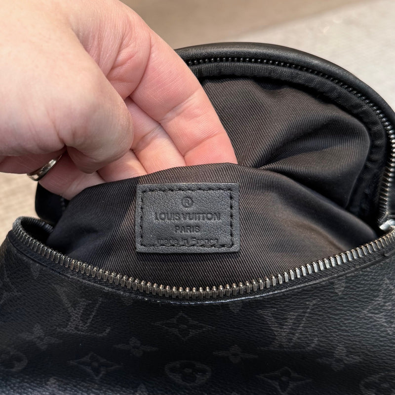 Louis Vuitton 2020 Black Eclipse Monogram Discovery Bumbag