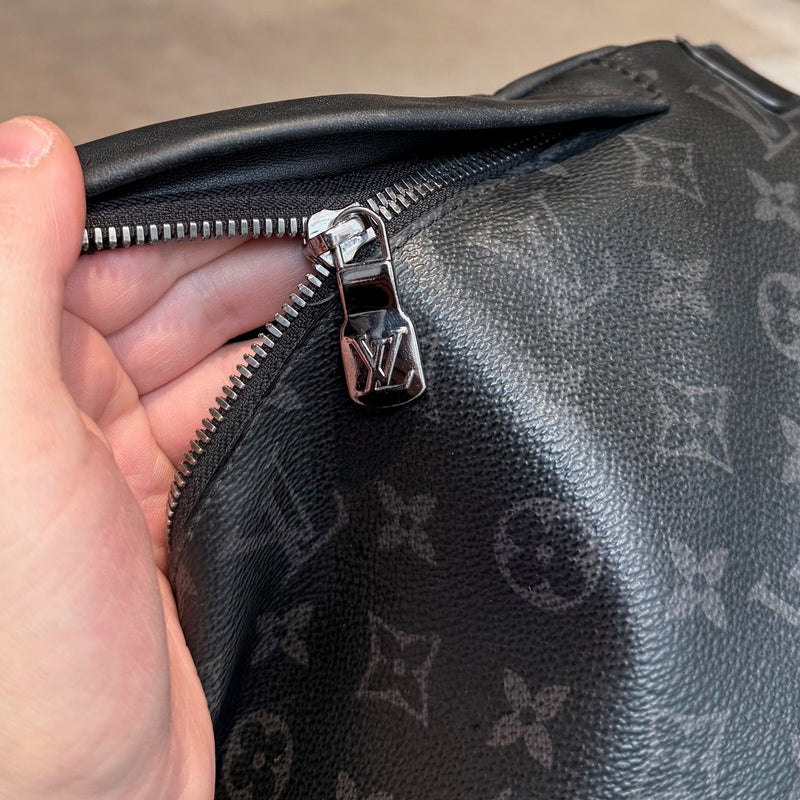 Louis Vuitton 2020 Black Eclipse Monogram Discovery Bumbag