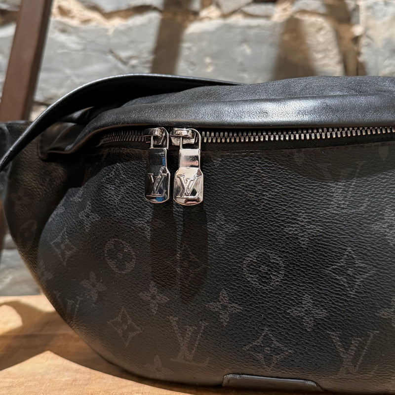 Louis Vuitton 2020 Black Eclipse Monogram Discovery Bumbag
