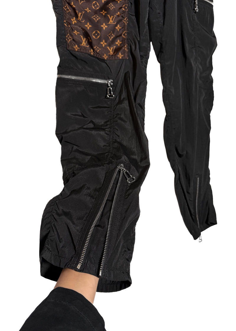 Ankle zipper of Louis Vuitton 2020 Black Monogram Pocket Cargo Track Pants