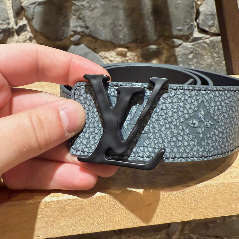 Buckle of Louis Vuitton 2022 Grey Taurillon Monogram Flower LV Shape Reversible Belt