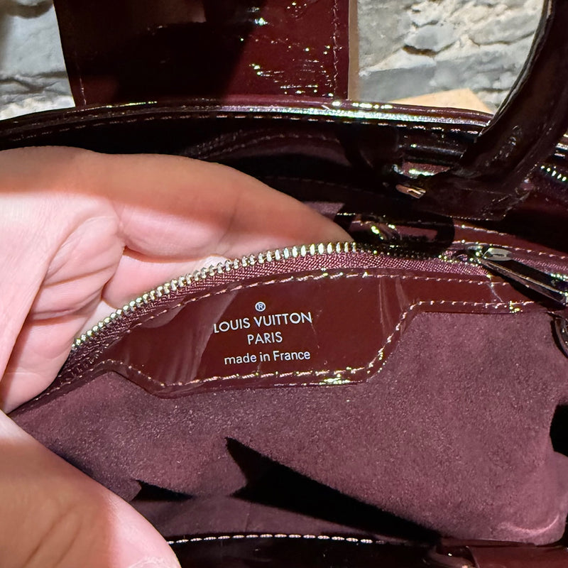 Sac à main Louis Vuitton Mirabeau PM bordeaux en cuir Épi Électrique