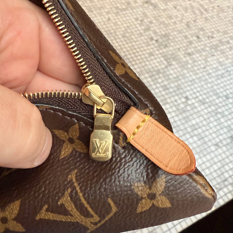 Branded hardware of Louis Vuitton Etui Voyage Brown Monogram GM Pouch