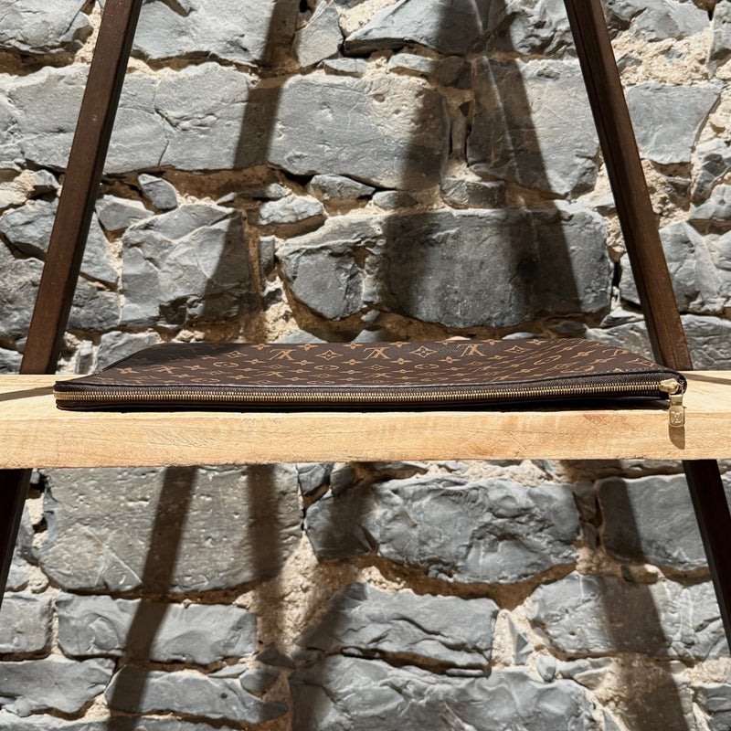 Top view of Louis Vuitton Etui Voyage Brown Monogram GM Pouch