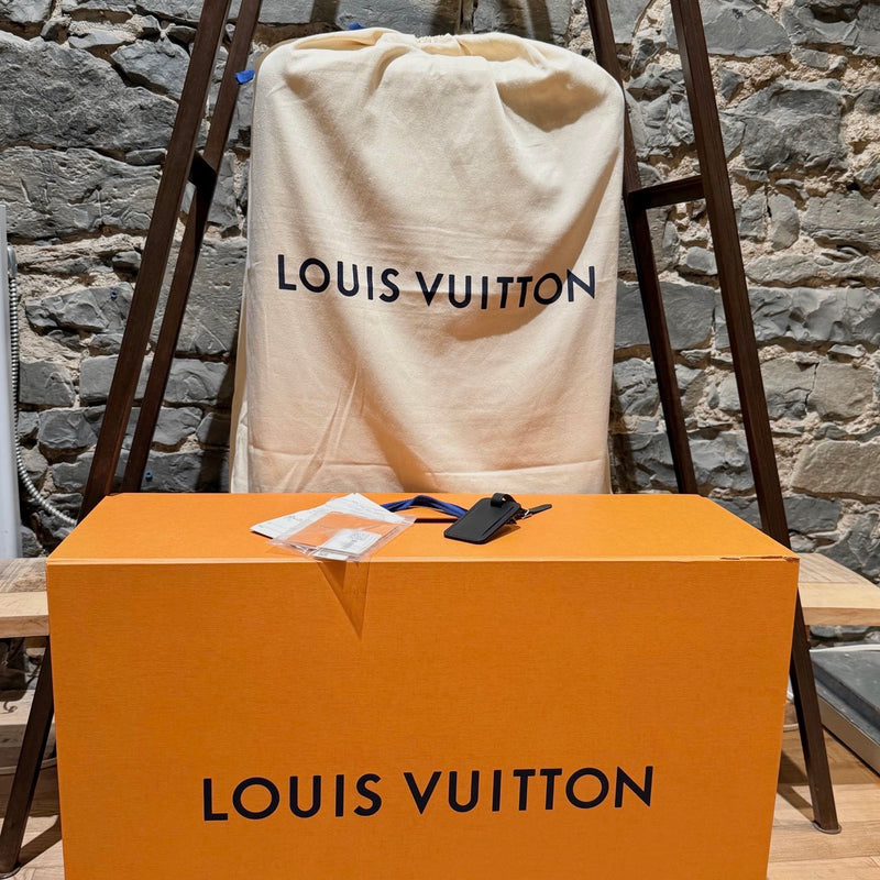 Packaging of Louis Vuitton Horizon 70 Monogram Eclipse Luggage