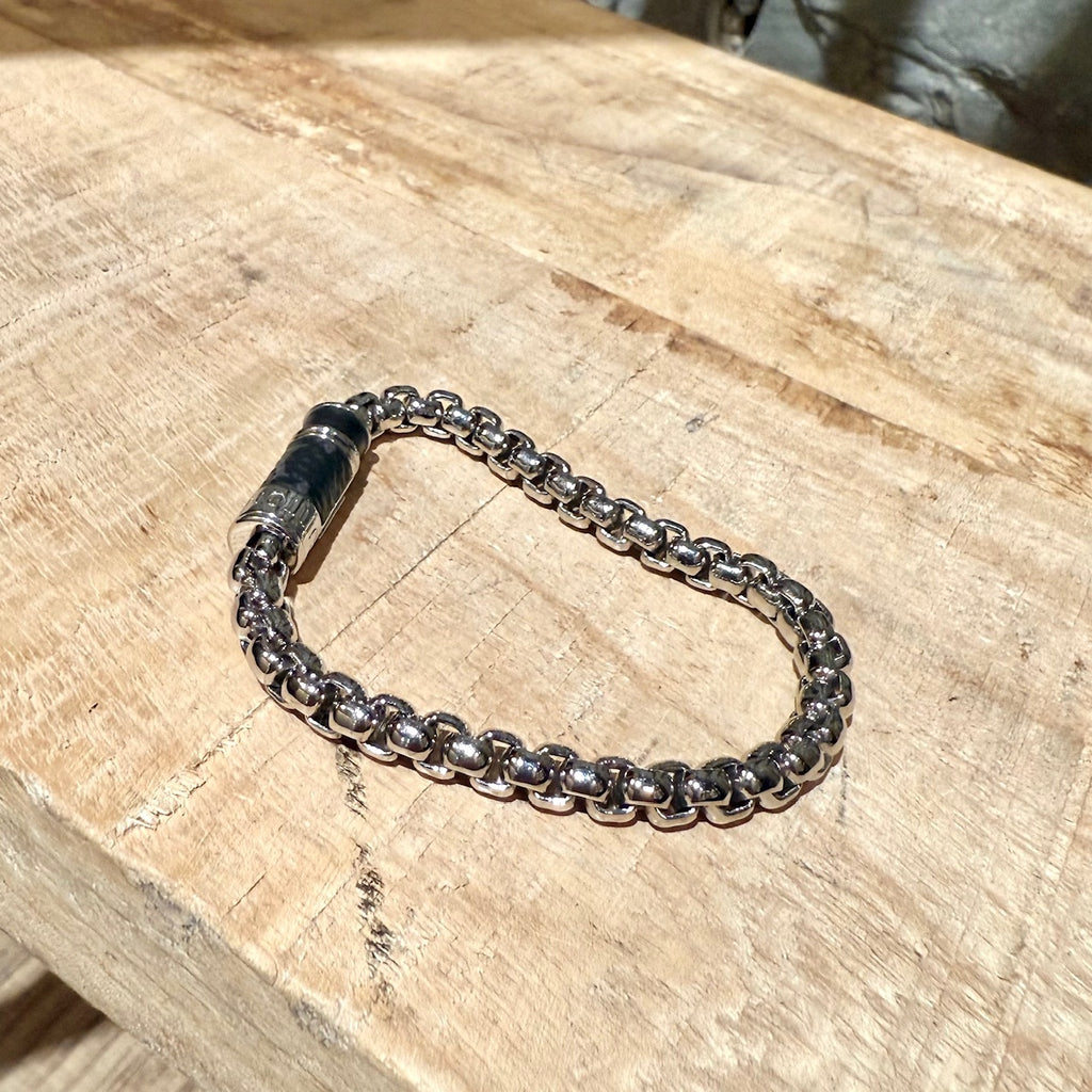 Bracelet Louis Vuitton à maillons de chaîne argentée avec cuir noir Monogram