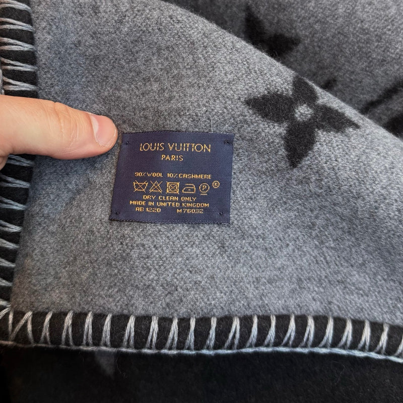 Label of Louis Vuitton Neo Monogram Eclipse Black Wool Blend Blanket