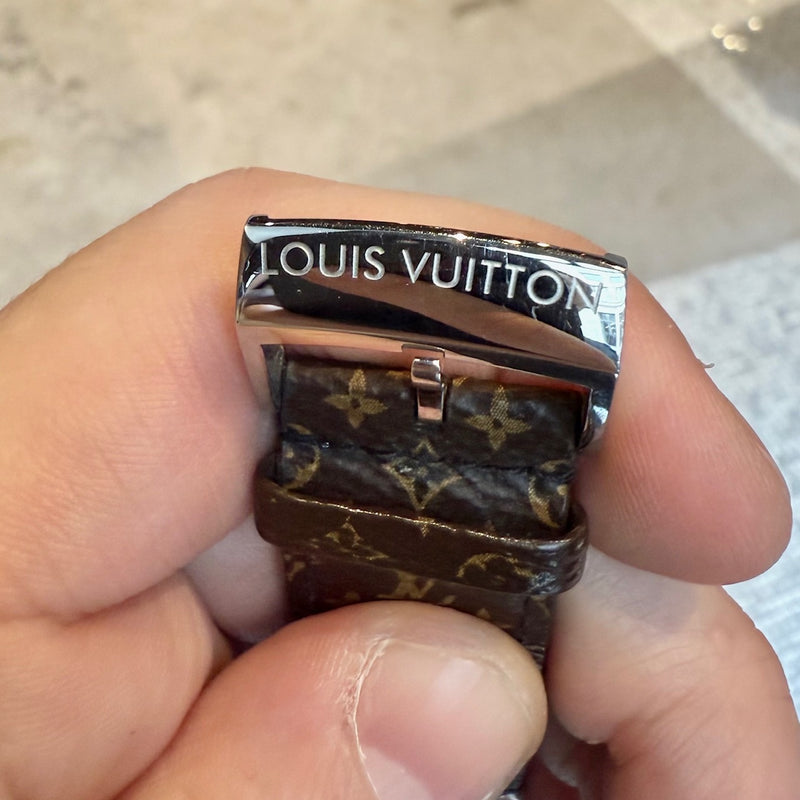 Branded hardware of Louis Vuitton QA050 Tambour Horizon Monogram Watch