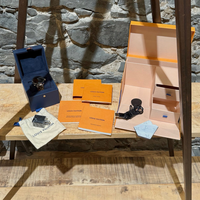 Packaging of Louis Vuitton QA050 Tambour Horizon Monogram Watch