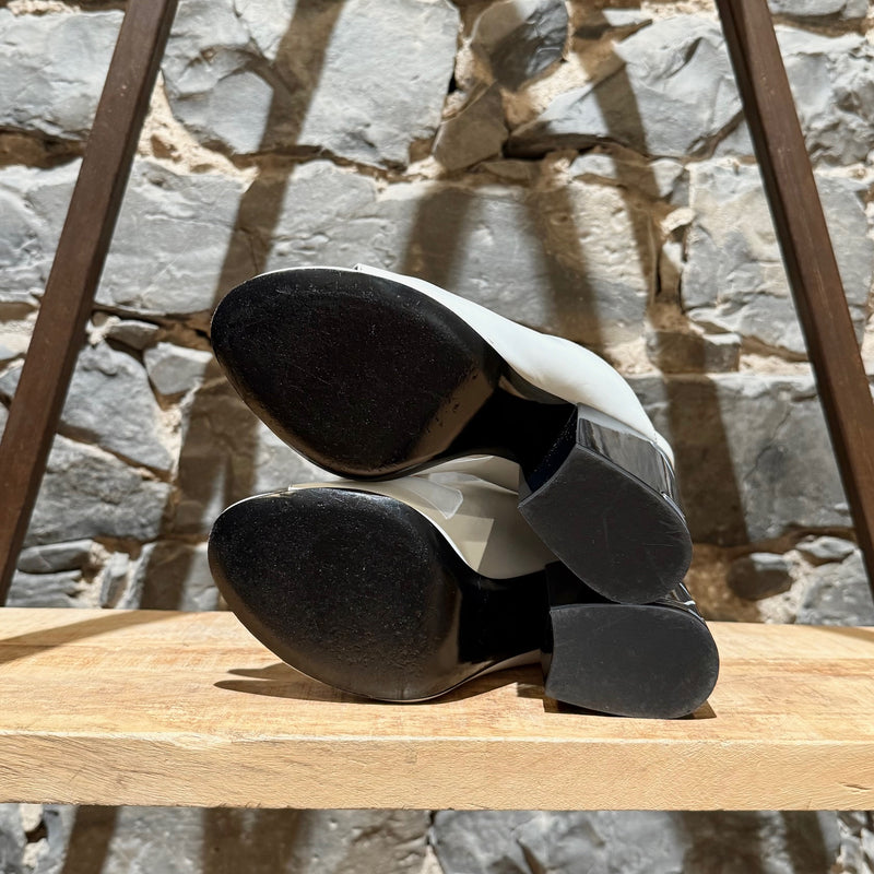 Outsoles of Louis Vuitton White Leather Topmost LV Logo Heeled Mules