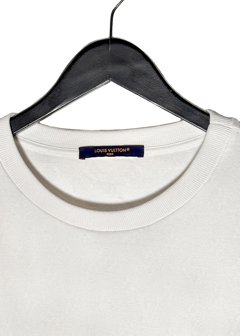 Collar area of Louis Vuitton White Monogram Piqué Signature 3D Pocket T-shirt