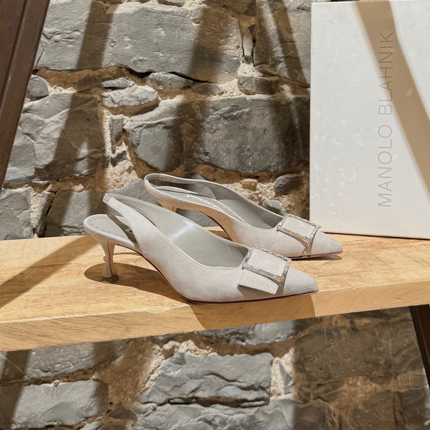 MANOLO BLAHNIK グレー ポインテッドトゥ ミュール Manolo Blahnik Grey Suede Dolores 50 Slingback Pumps – Boutique LUC.S