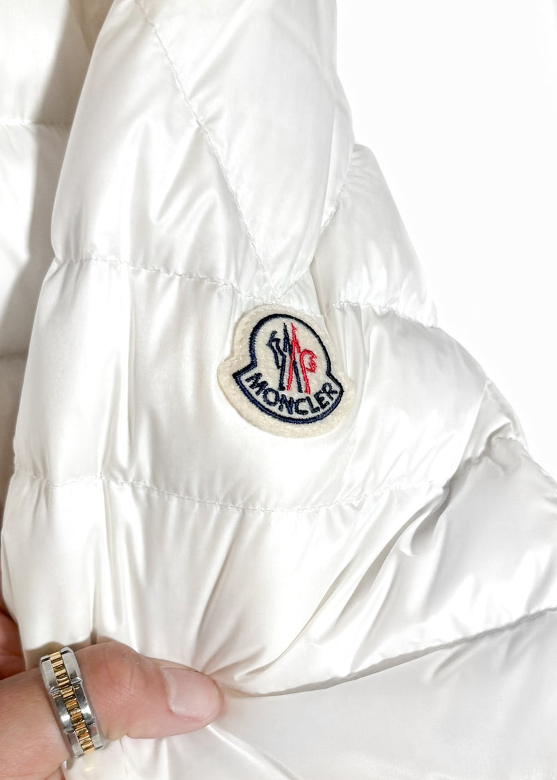 Branded patch of Moncler Ivory Giroux Light Down Jacket