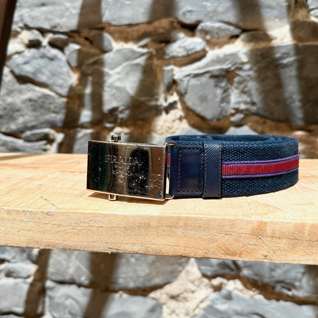 Ceinture Prada à boucle coulissante en nylon bleu marine avec rayures