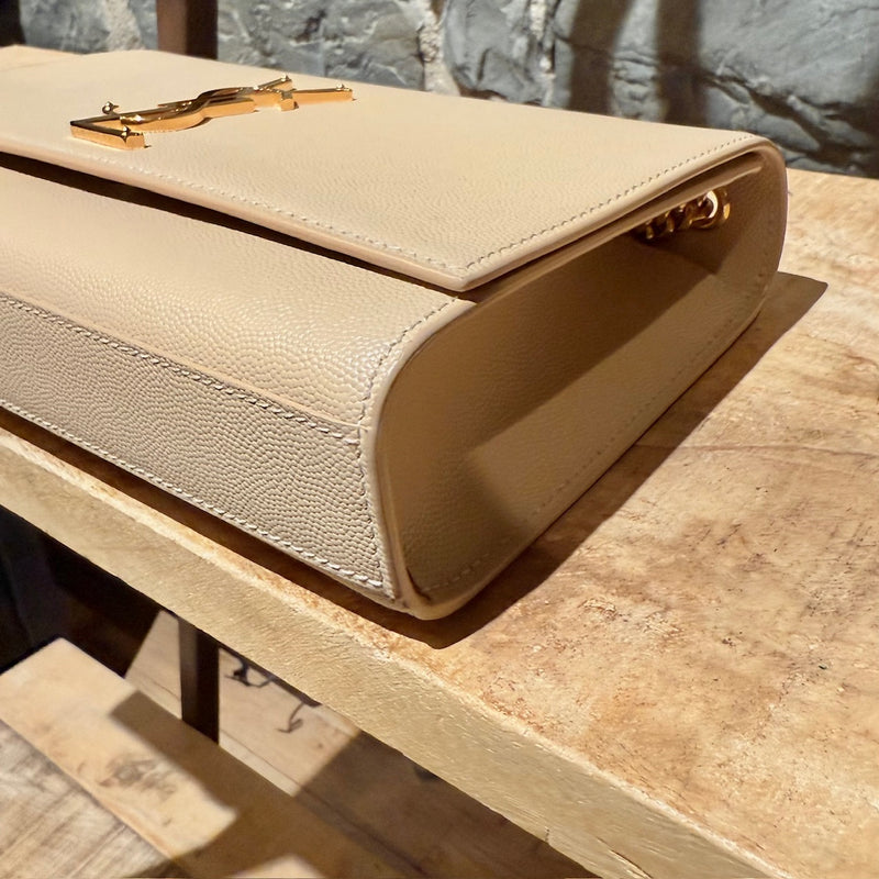 Bottom corners of Saint Laurent Beige Grain de Poudre Medium Kate Chain Bag