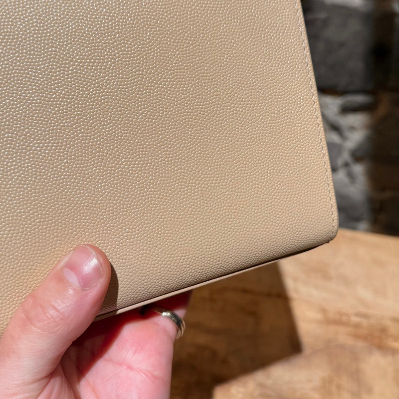 Close-up on Saint Laurent Beige Grain de Poudre Medium Kate Chain Bag