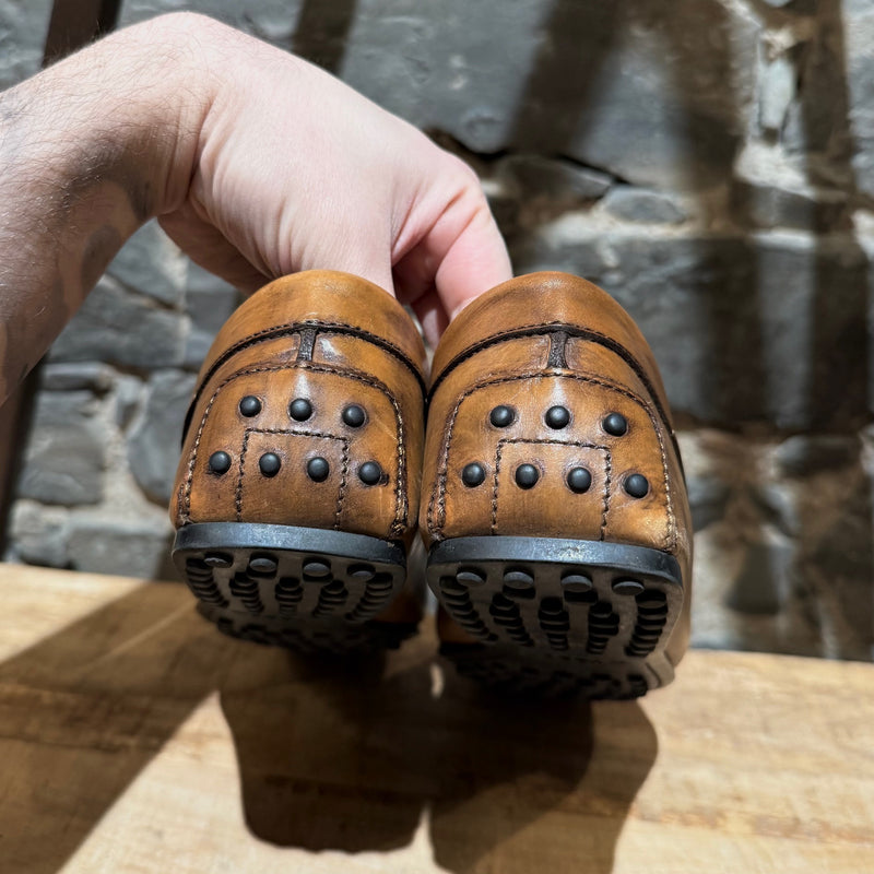 Close-up of the back with rubber pebbled sole and heel reinforcement of Tod's Beige Yellow Leather Penny Driving Loafers