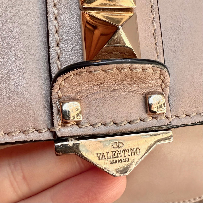 Branded hardware of Valentino Poudre Pink Leather Small Glam Lock Chain Bag