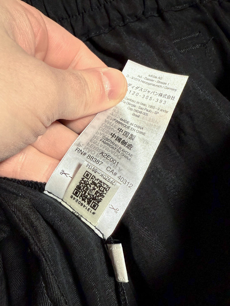 QR Code label of Y-3 Black Utility Cuffed Cargo Pants