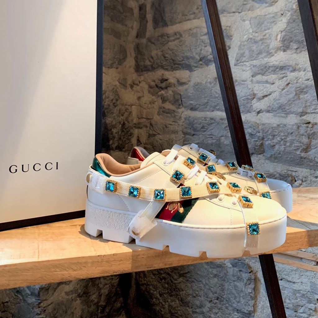 Baskets blanches à plateforme Gucci Ace avec sangle embellies de cristaux