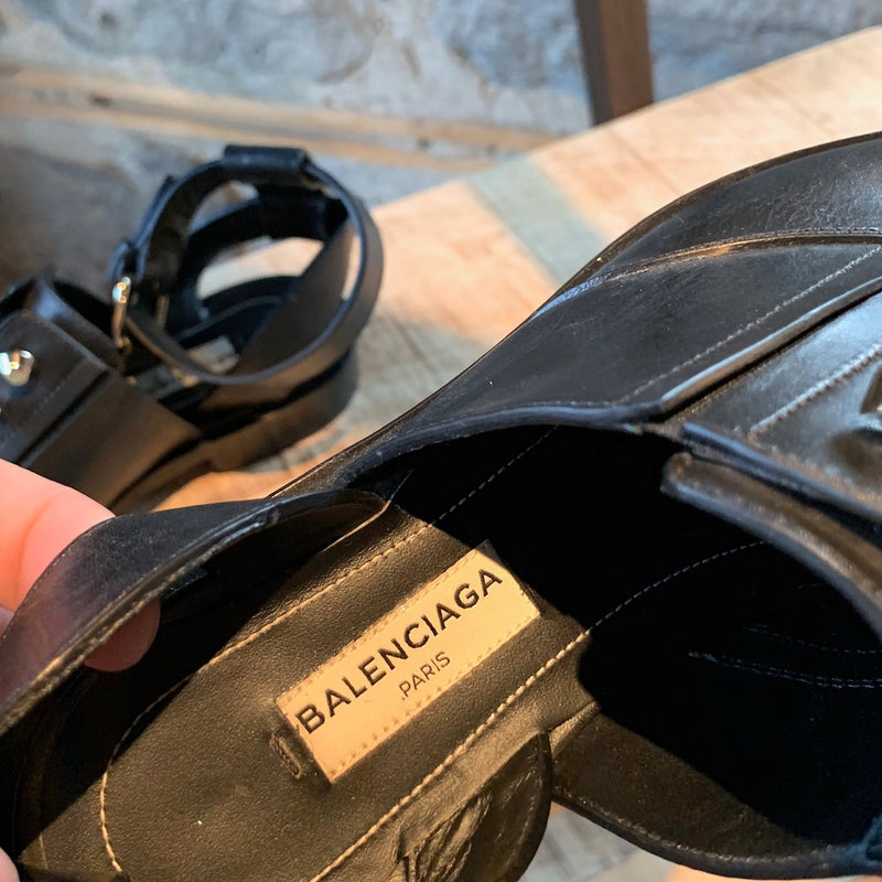 Chaussures richelieus à lanières découpées en cuir noir Balenciaga