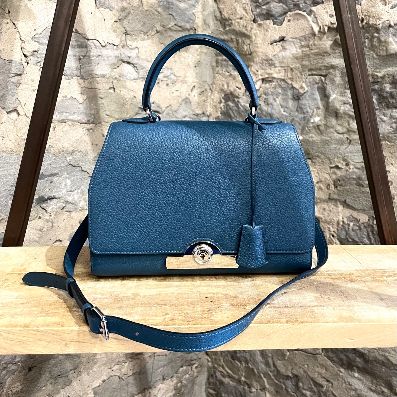 Moynat Rejane: Structured city bag in Taurillon Gex leather. Perle