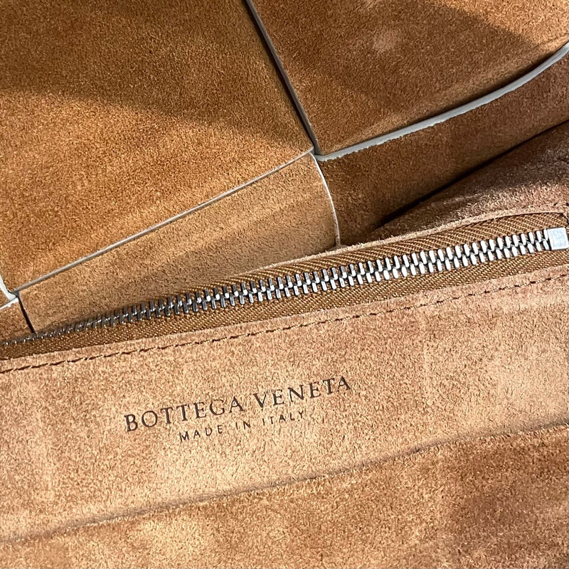 Petit sac à main Bottega Veneta Arco en cuir ivoire Intrecciato