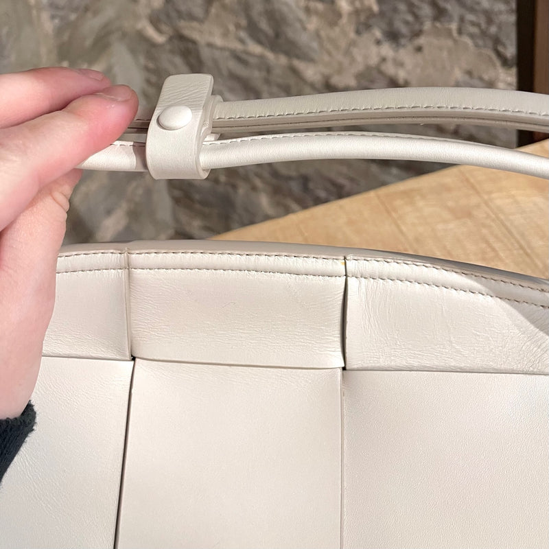 Bottega Veneta Ivory Leather Intrecciato Small Arco Handbag