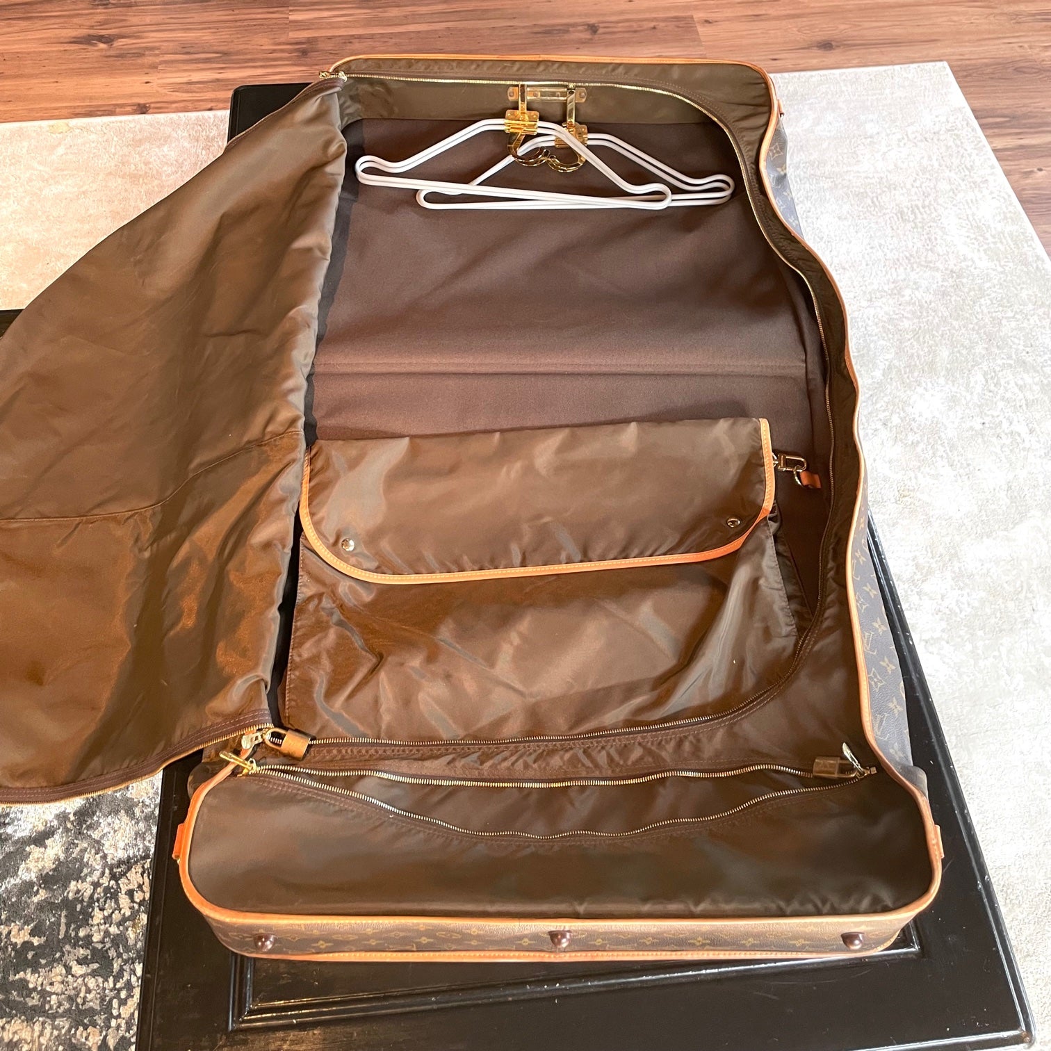 Louis Vuitton Monogram Portable Bandouliére Garment Bag - Brown Luggage and  Travel, Handbags - LOU604433